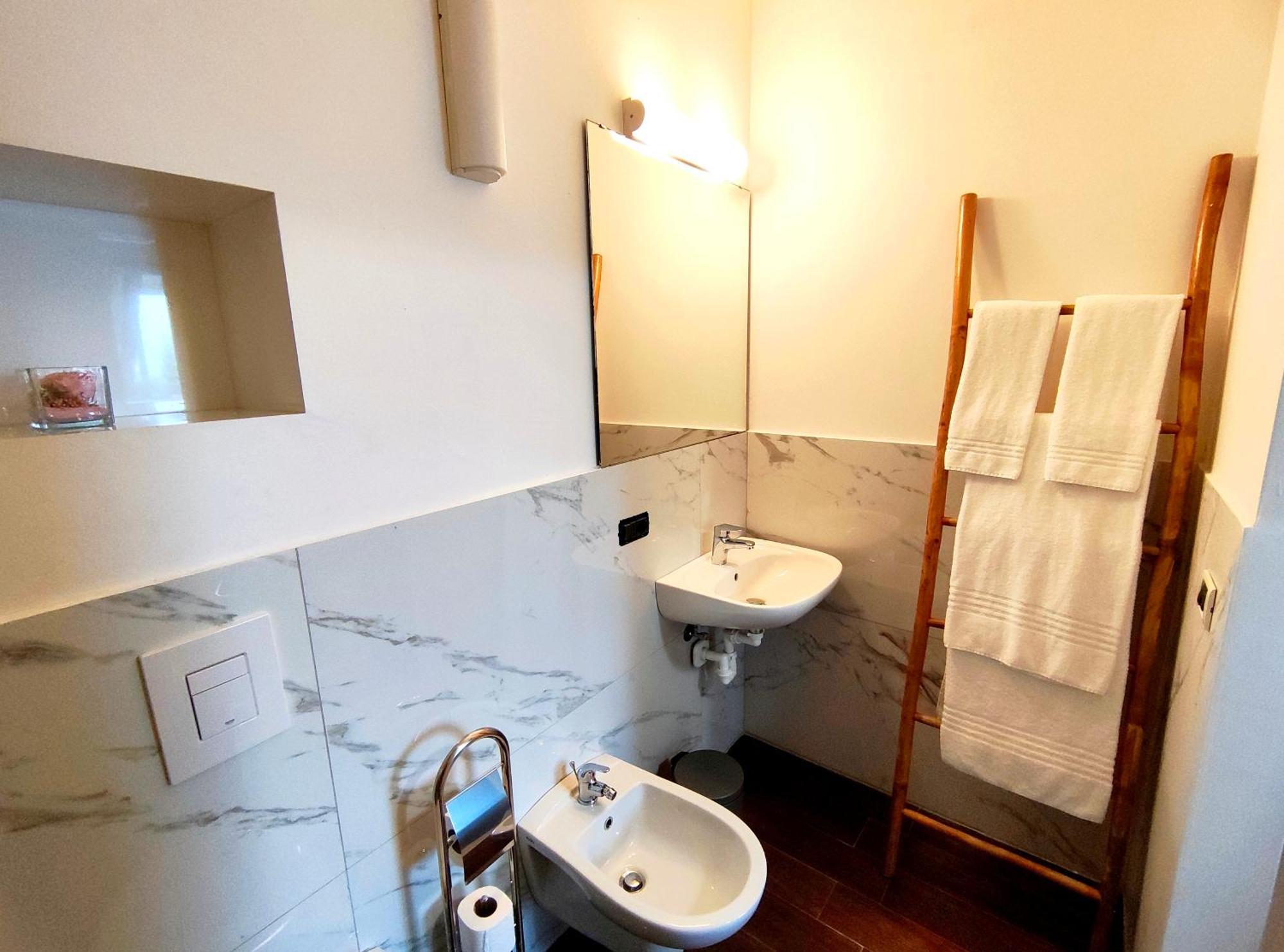 Albergo Del Sole Porto Valtravaglia Kültér fotó