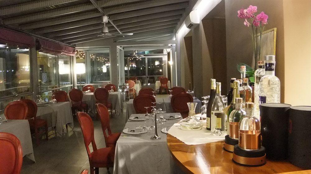 Albergo Del Sole Porto Valtravaglia Kültér fotó